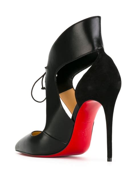 Christian Louboutin Schuhe mit roter Sohle aus.